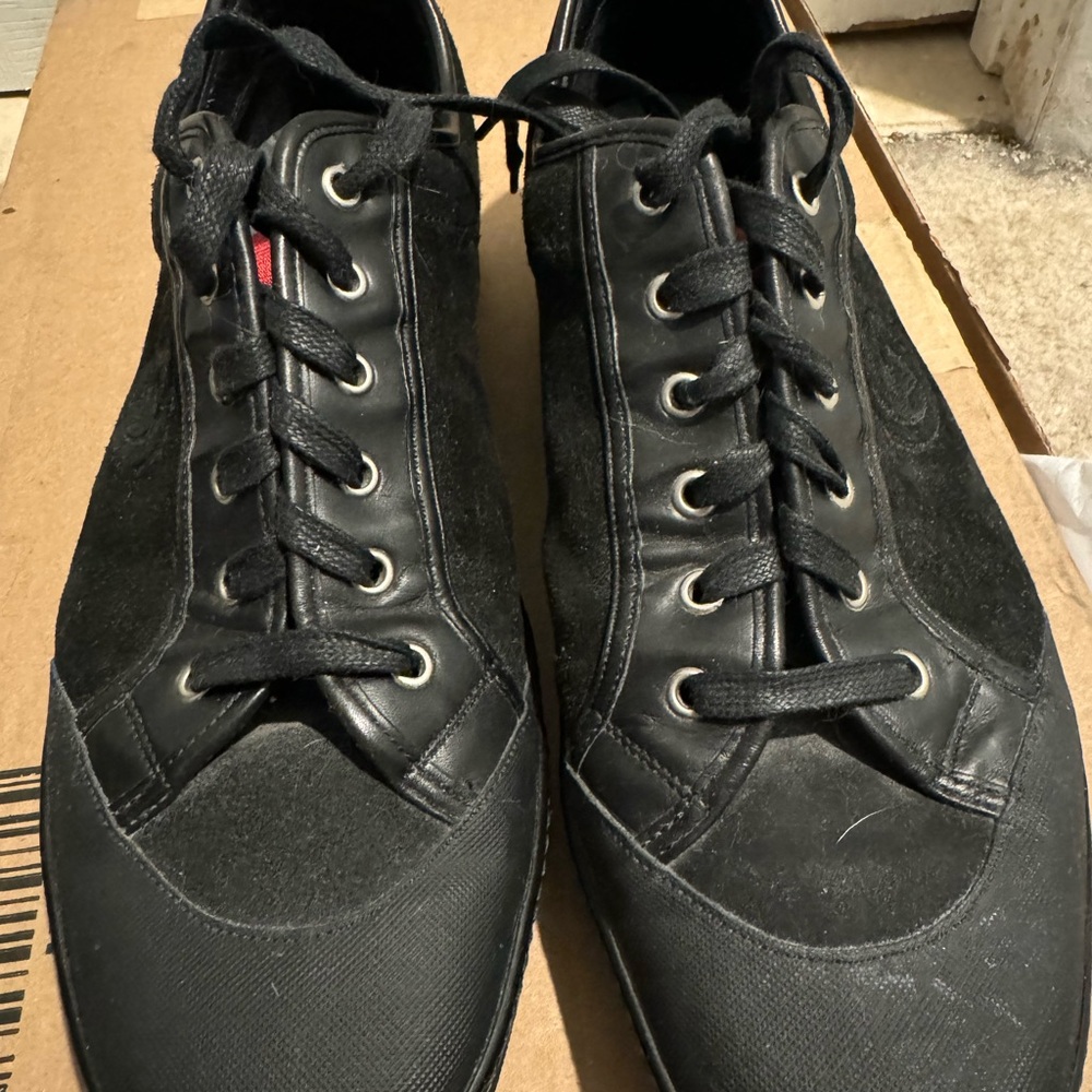 Mens Gucci black suede sneaked size 11. Used